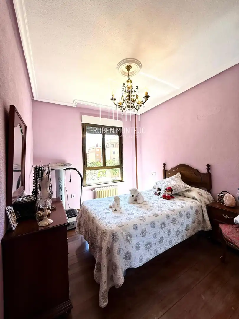 Bedroom of Flat for sale in Salamanca  with Heating, Terrace and Storage room