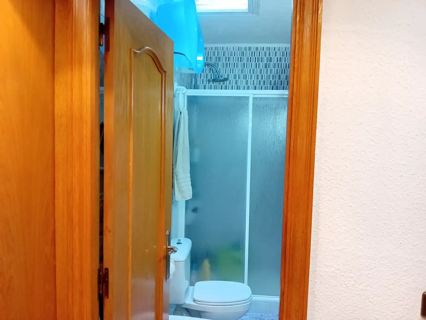 Baño de Local en venta en Salt con Calefacción, Terraza y Amueblado