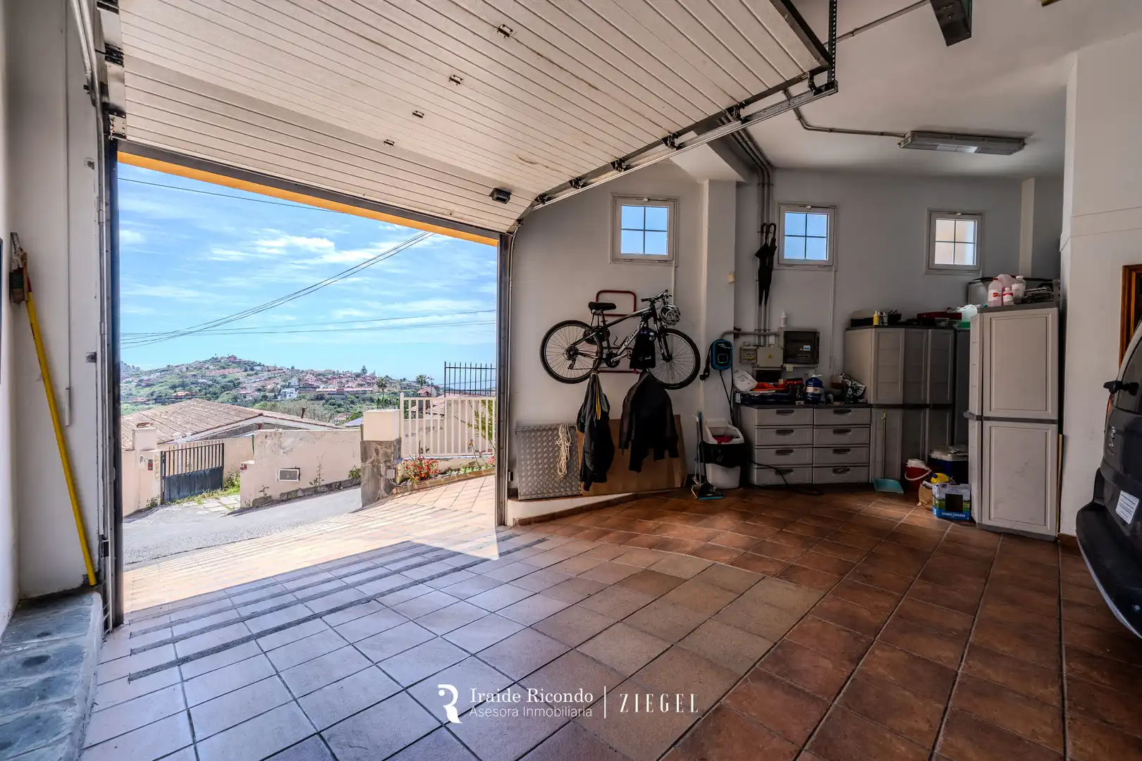 Parking of Houses for sale in Santa Brígida  with Air Conditioner, Private garden and Terrace