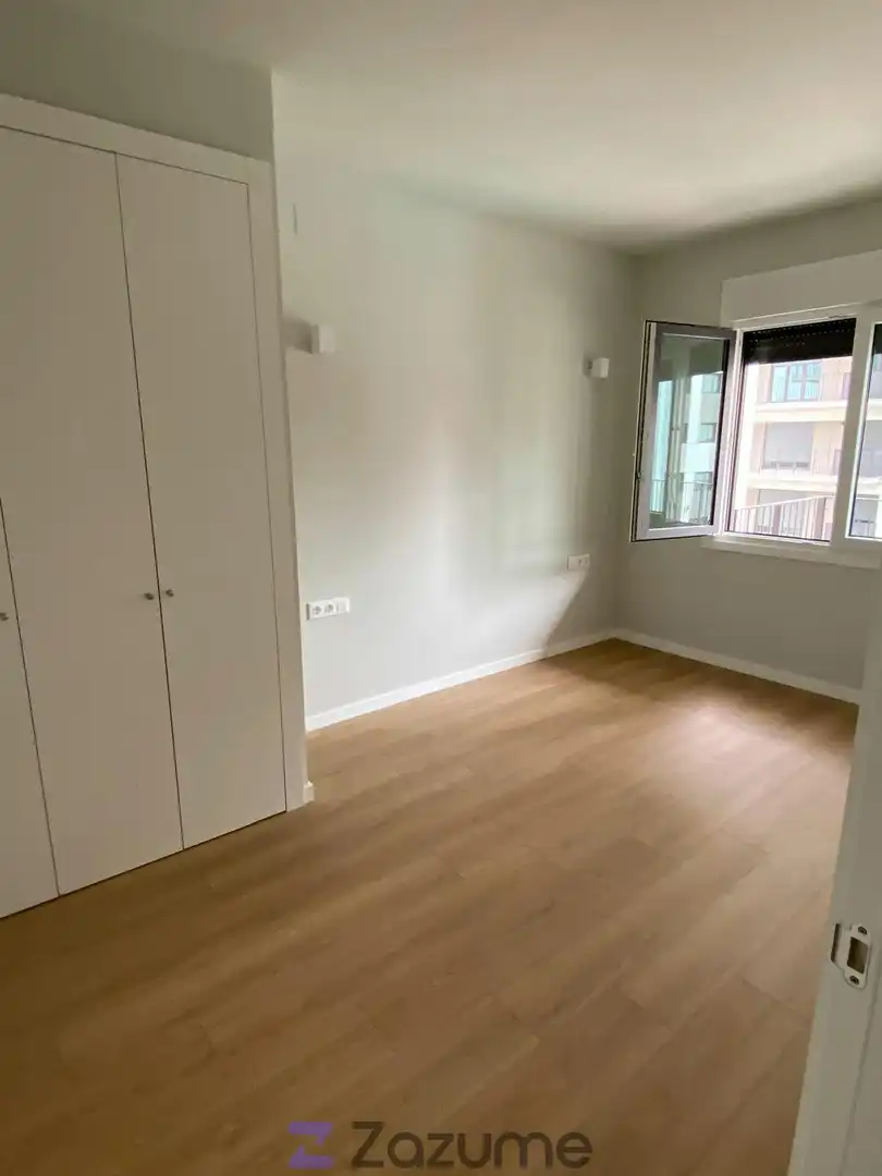 Schlafzimmer von Wohnung zur Miete in Nord-est