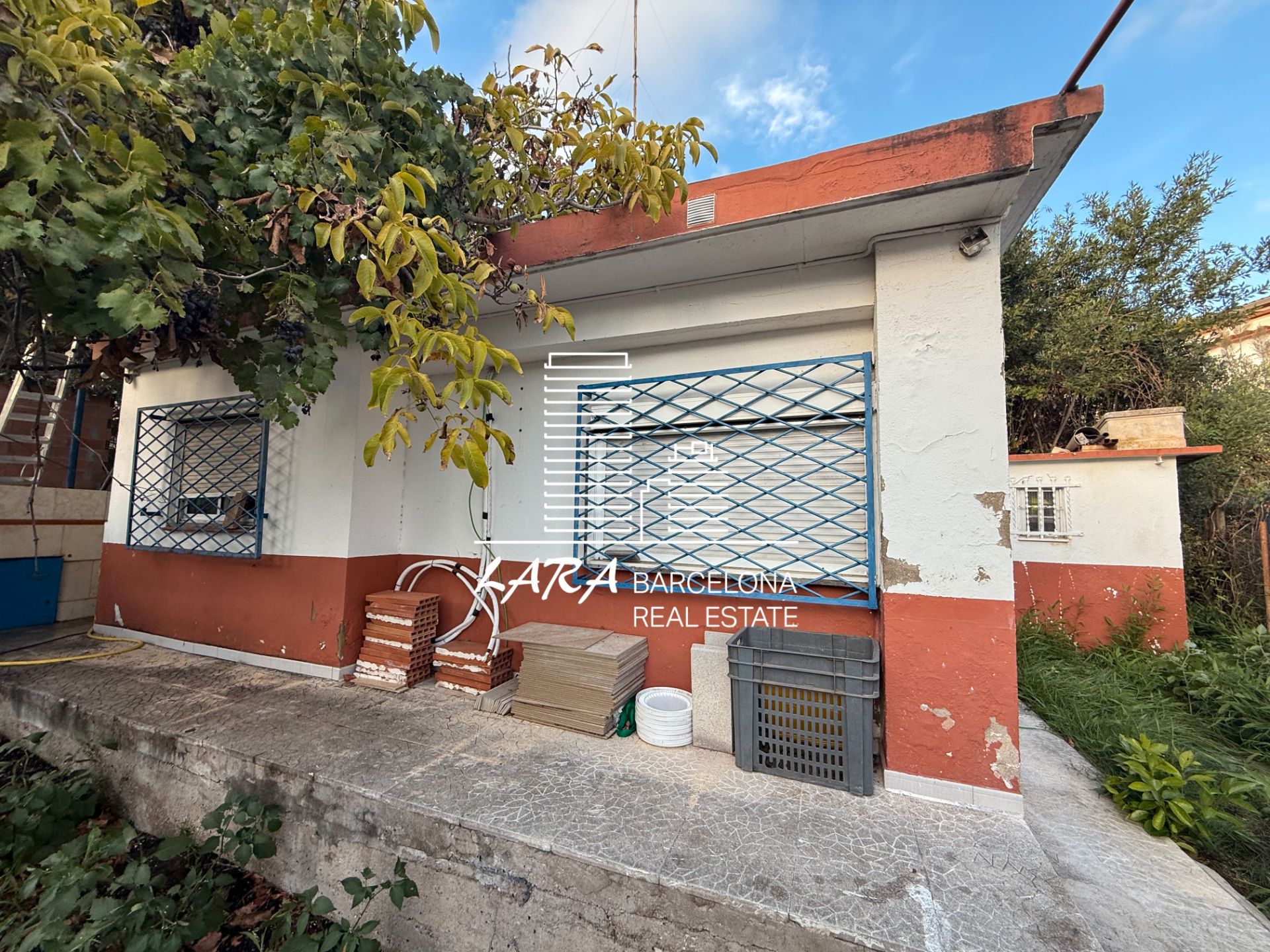 Exterior view of House or chalet for sale in Cunit  with Private garden