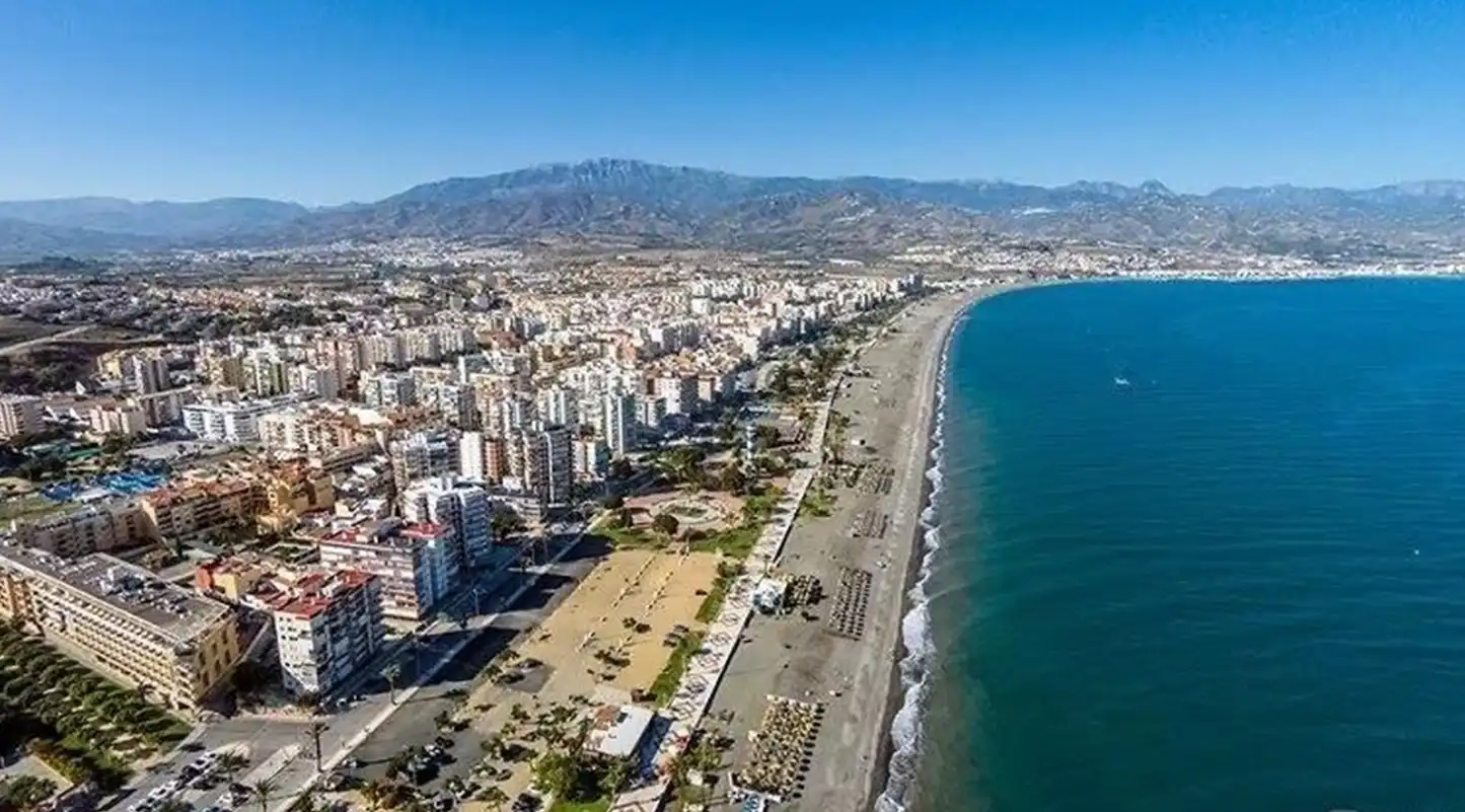 Vista exterior de Pis en venda en Vélez-Málaga amb Aire condicionat, Calefacció i Terrassa