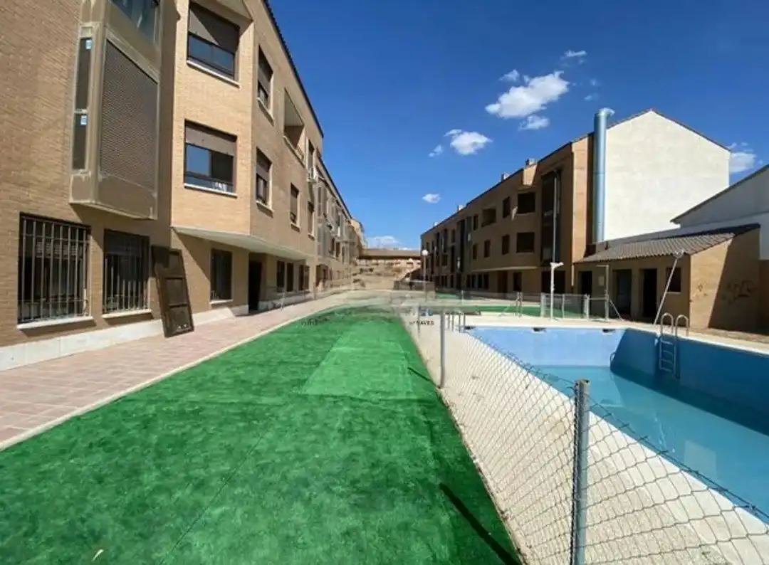 Pis amb piscina en venda a Yepes