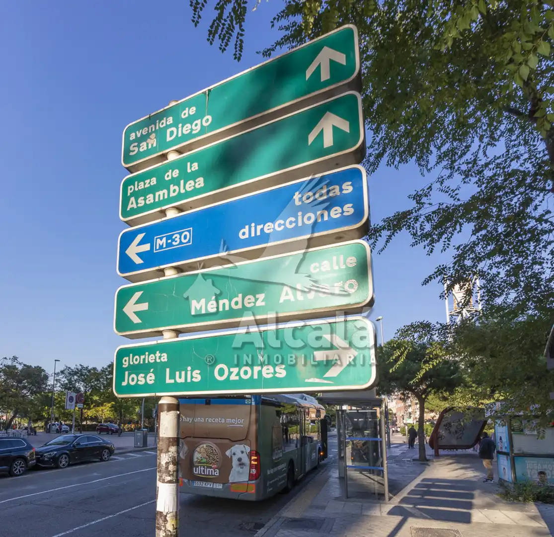 Vista exterior de Piso en venta en Madrid con Calefacción y Terraza