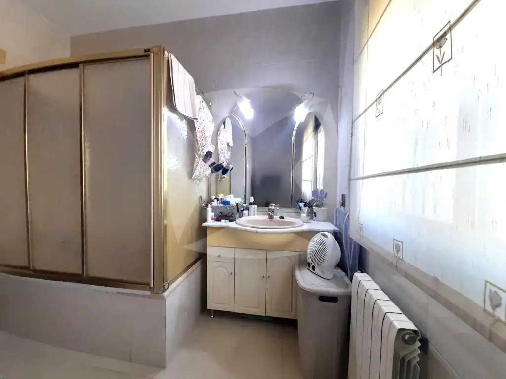 Bany de Casa o xalet en venda en Badajoz amb Aire condicionat, Jardí privat i Traster