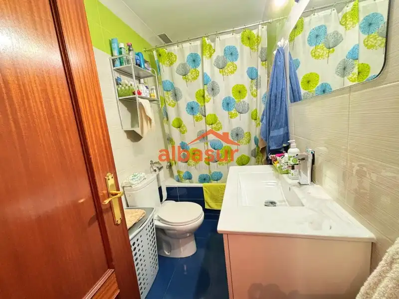 Bany de Casa o xalet en venda en Córdoba amb Aire condicionat i Moblat