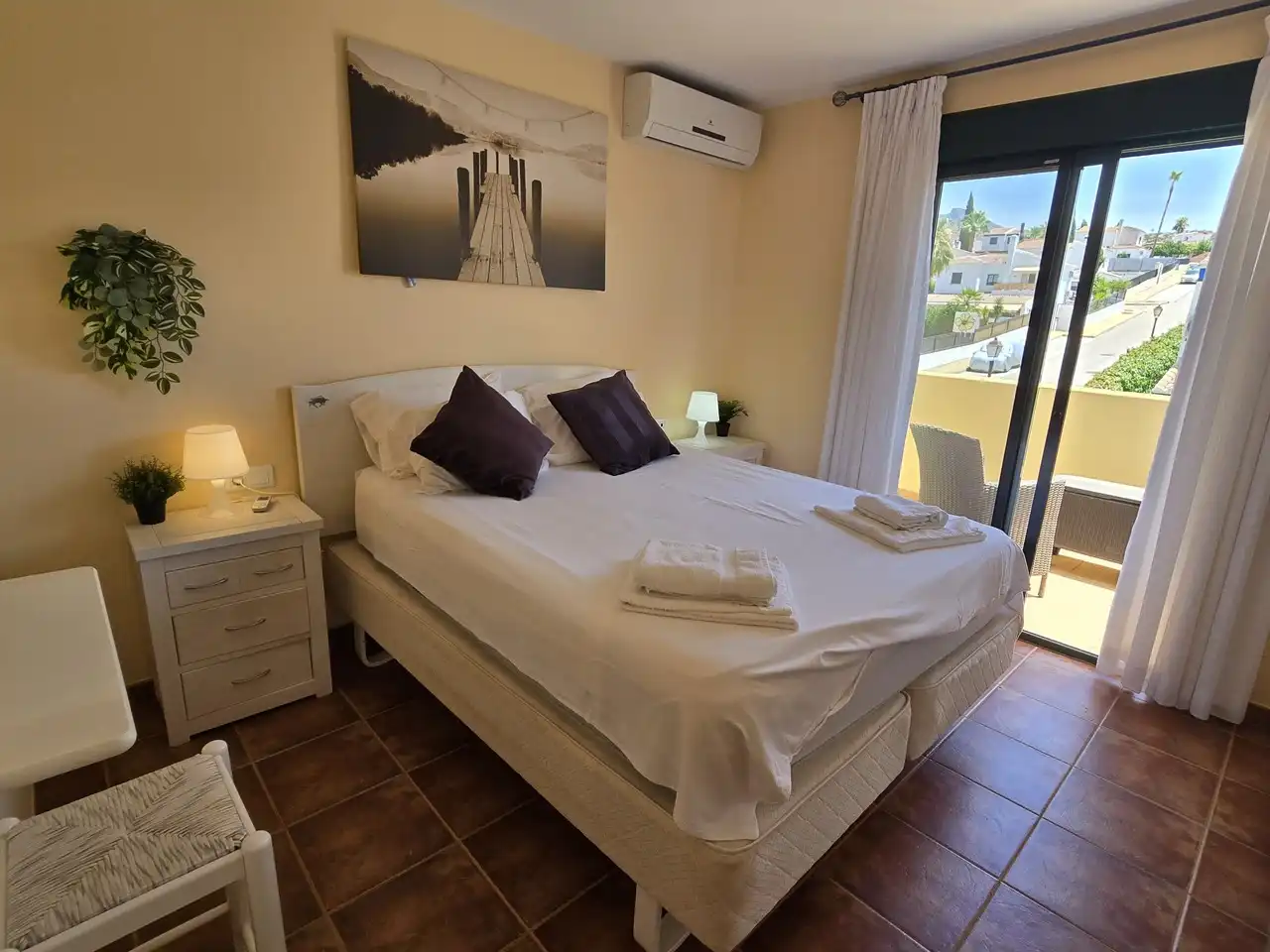 Dormitori de Casa o xalet en venda en Viñuela amb Aire condicionat, Terrassa i Piscina