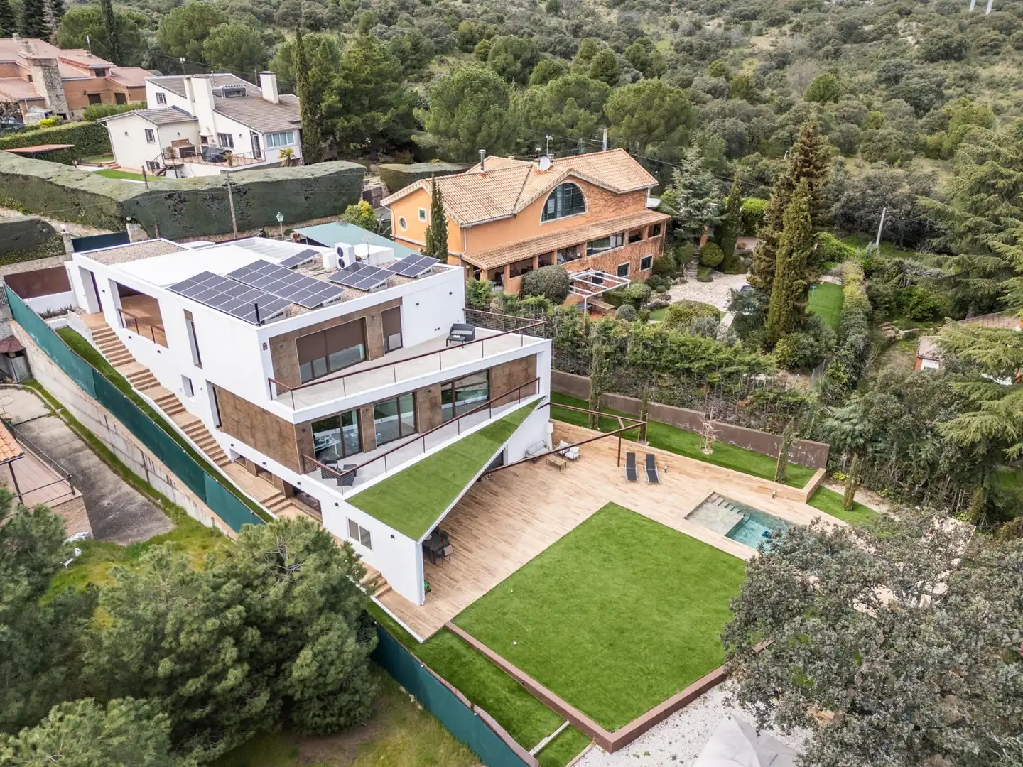 Vista exterior de Casa o xalet en venda en Torrelodones amb Aire condicionat, Calefacció i Jardí privat