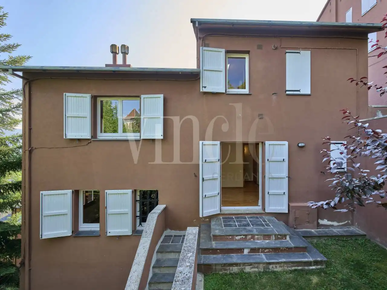 Exterior view of Detached homes for rent in Alp  with Heating and Parquet flooring