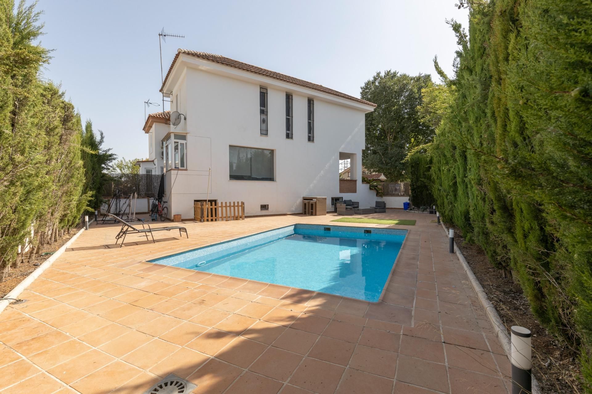 Swimming pool of Single-family semi-detached for sale in Atarfe  with Air Conditioner, Heating and Private garden