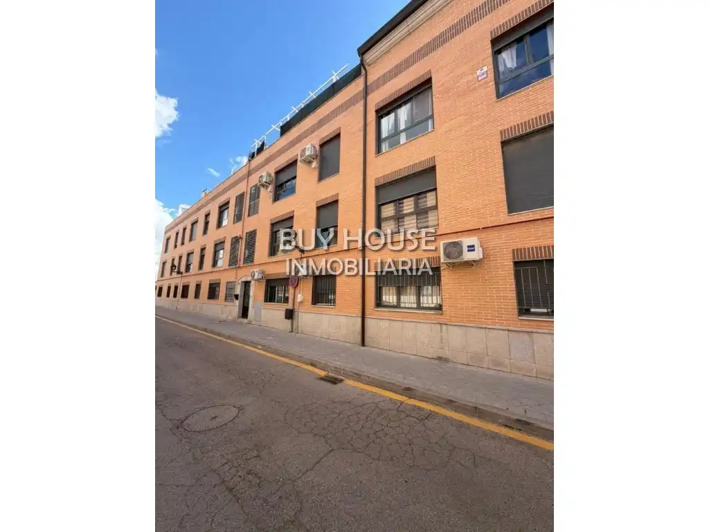 Vista exterior de Piso en venta en Yuncler