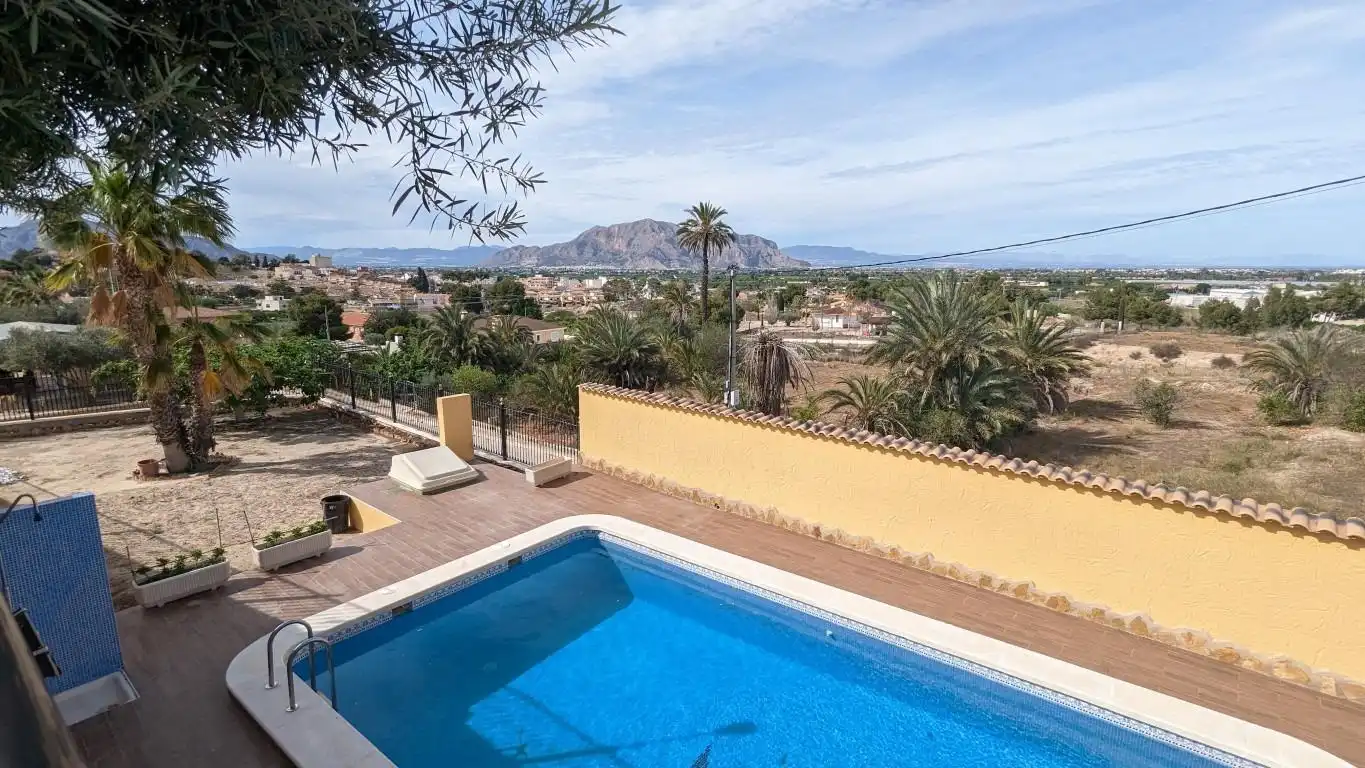 Piscina de Casa o xalet en venda en Orihuela amb Aire condicionat, Calefacció i Terrassa