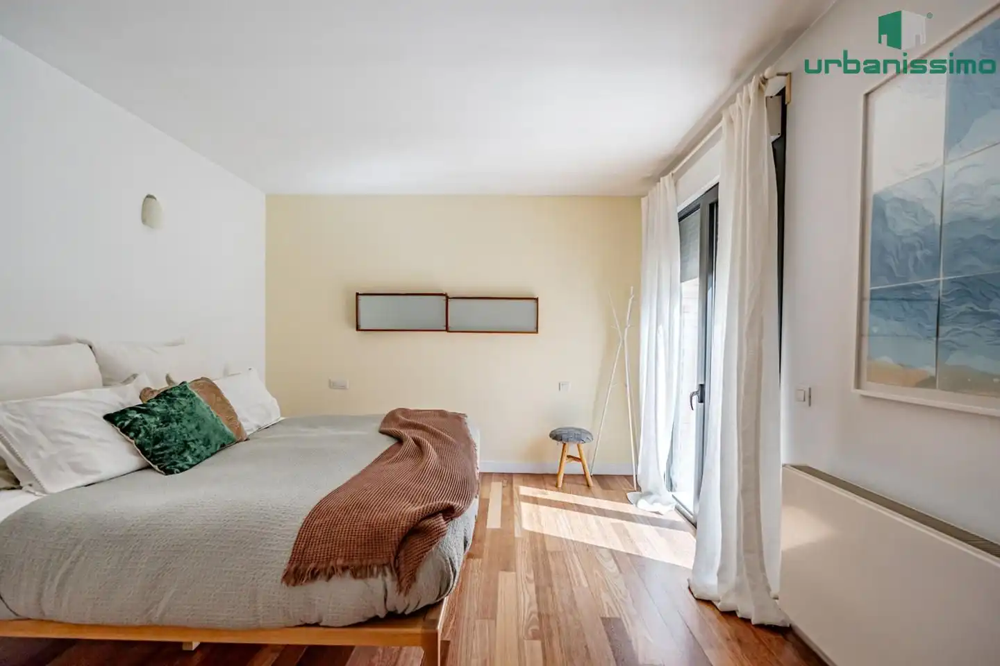 Dormitori de Casa adosada en venda en Madrid amb Aire condicionat, Calefacció i Jardí privat