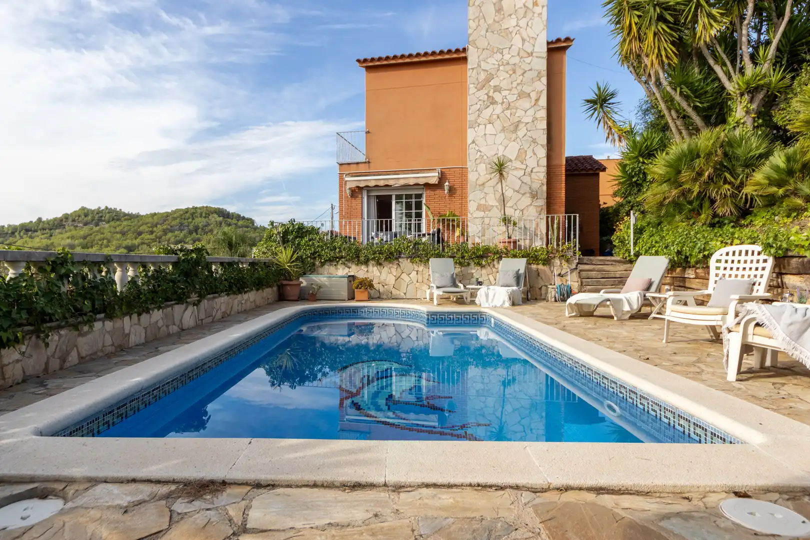 Chalet con terraza en venta en Carrer dels Pirineus