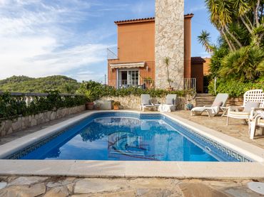 Detached house with balcony for sale in Carrer dels Pirineus