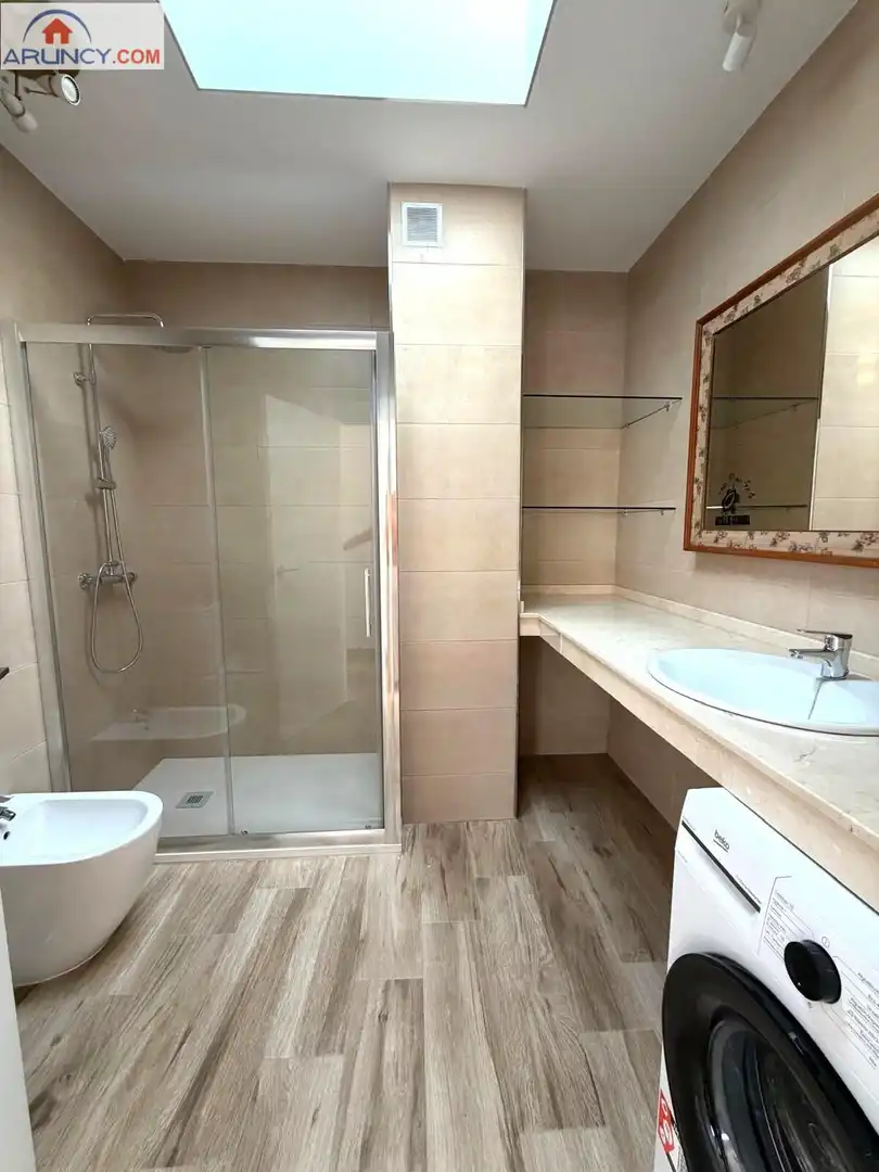 Badezimmer von Dachboden zur Miete in Alcalá de Guadaira mit Klimaanlage, Terrasse und Möbliert
