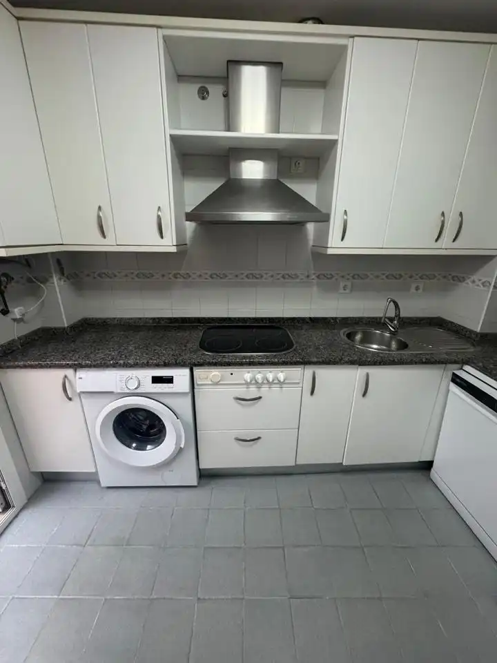 Ground floor with pool to rent in Casco Antiguo, imagen 7