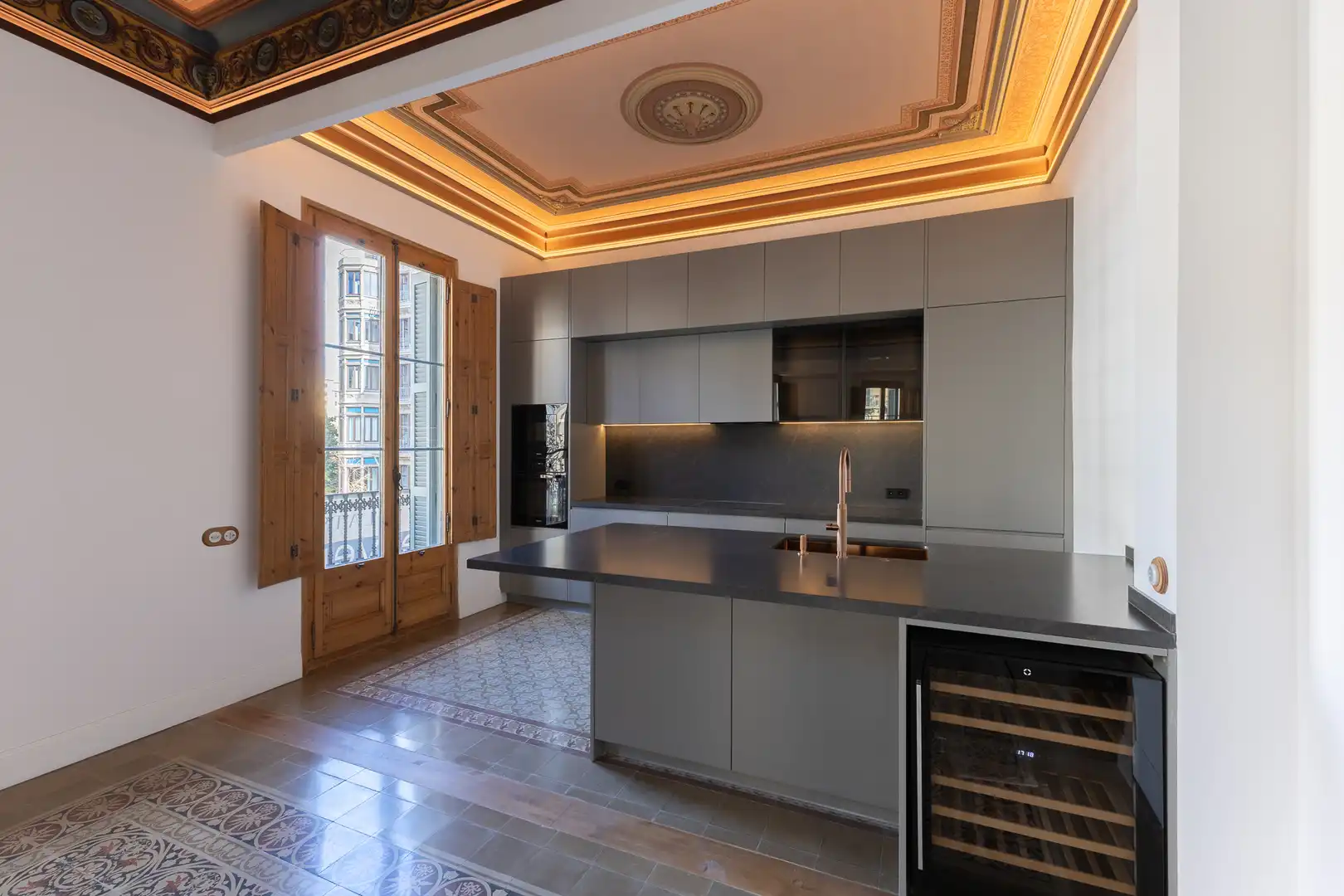 Küche von Wohnung zum Verkauf in Barcelona mit Klimaanlage, Heizung und Balkon