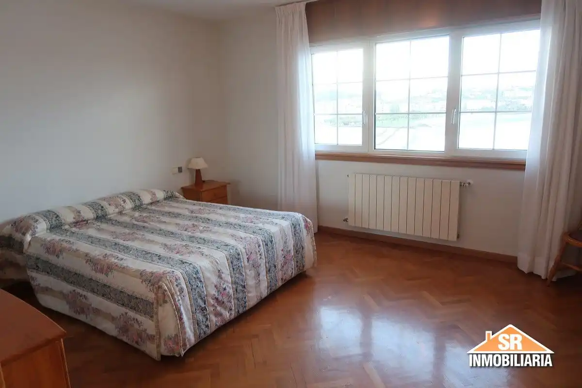 Habitación de Casa adosada de alquiler en Sada (A Coruña) con Calefacción, Parquet y Terraza