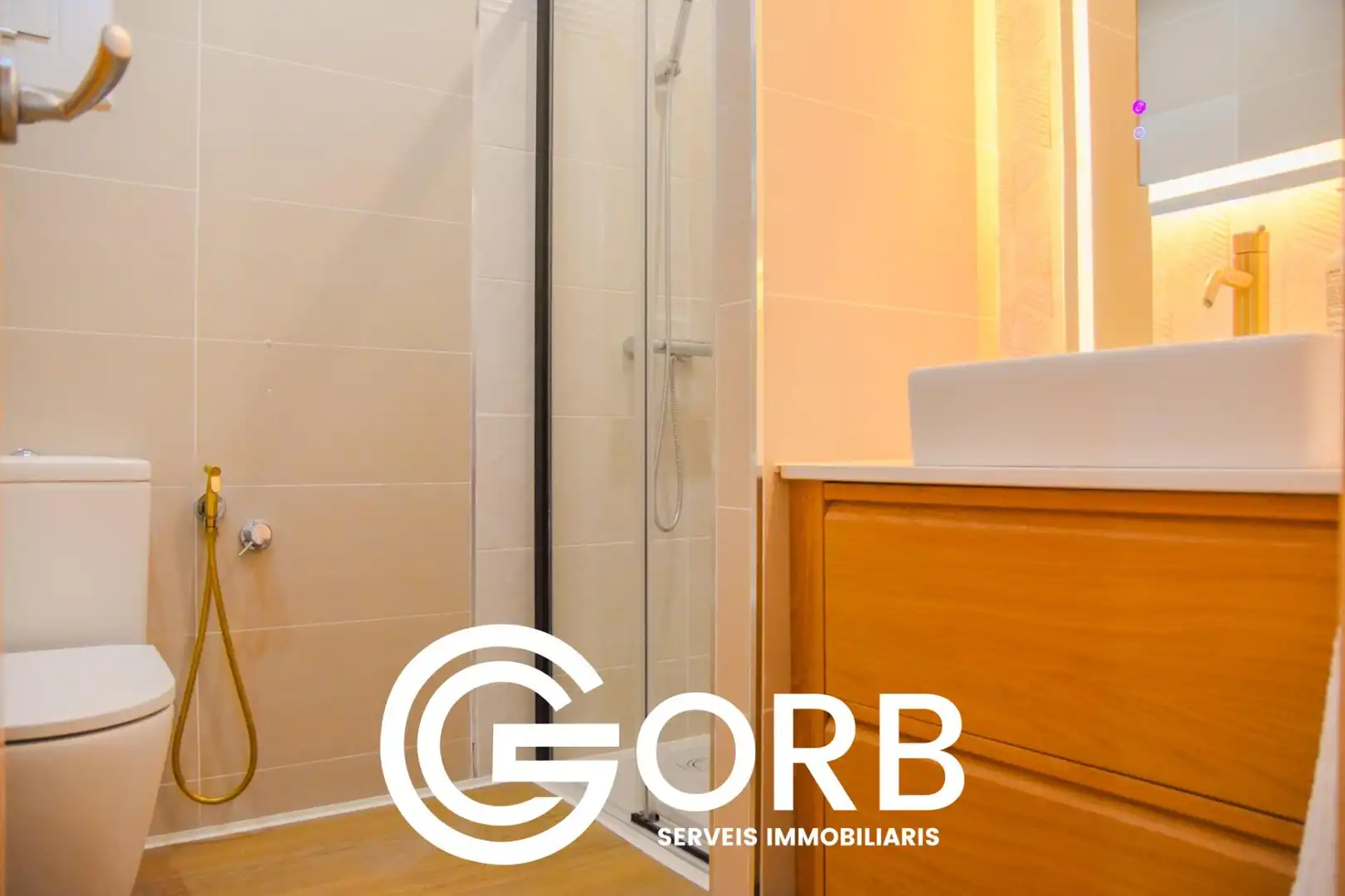 Badezimmer von Wohnung zum Verkauf in Mataró mit Parkett, Terrasse und Möbliert