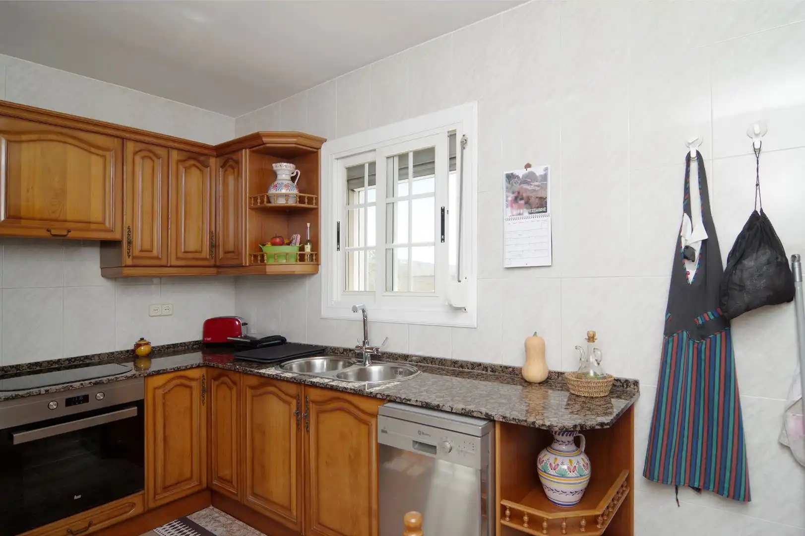 Cuina de Casa o xalet en venda en Sant Vicenç Dels Horts amb Aire condicionat, Calefacció i Jardí privat