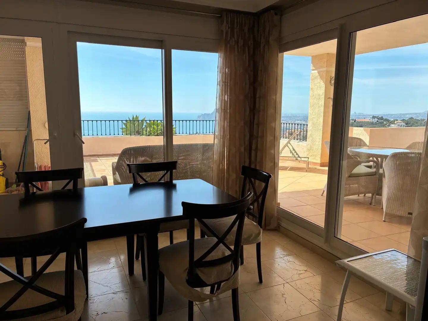 Esszimmer von Dachboden zum Verkauf in Altea mit Klimaanlage, Heizung und Möbliert
