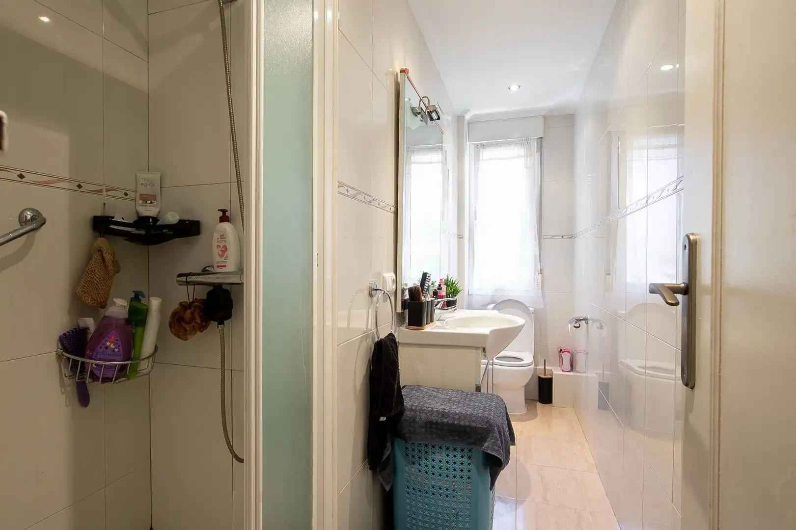 Bathroom of Flat for sale in  Pamplona / Iruña  with Heating, Terrace and Furnished