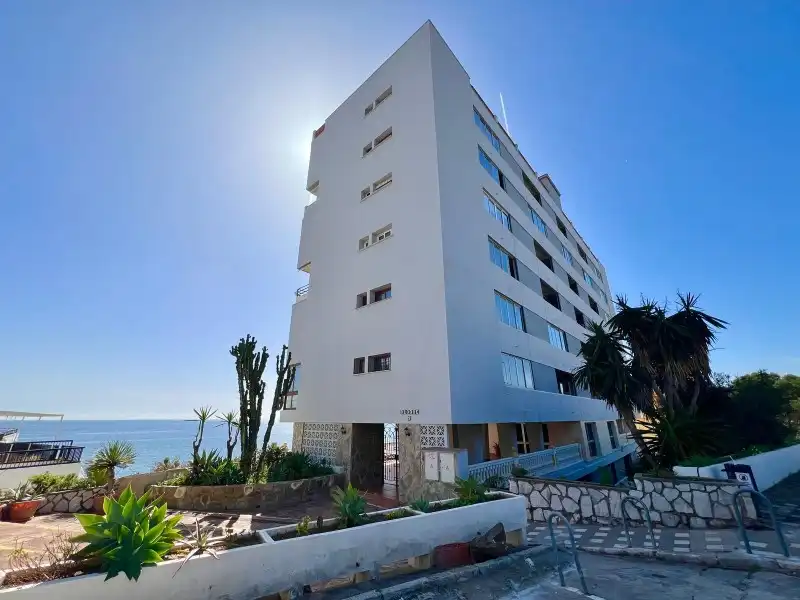 Vista exterior de Pis en venda en Benalmádena amb Aire condicionat, Terrassa i Piscina
