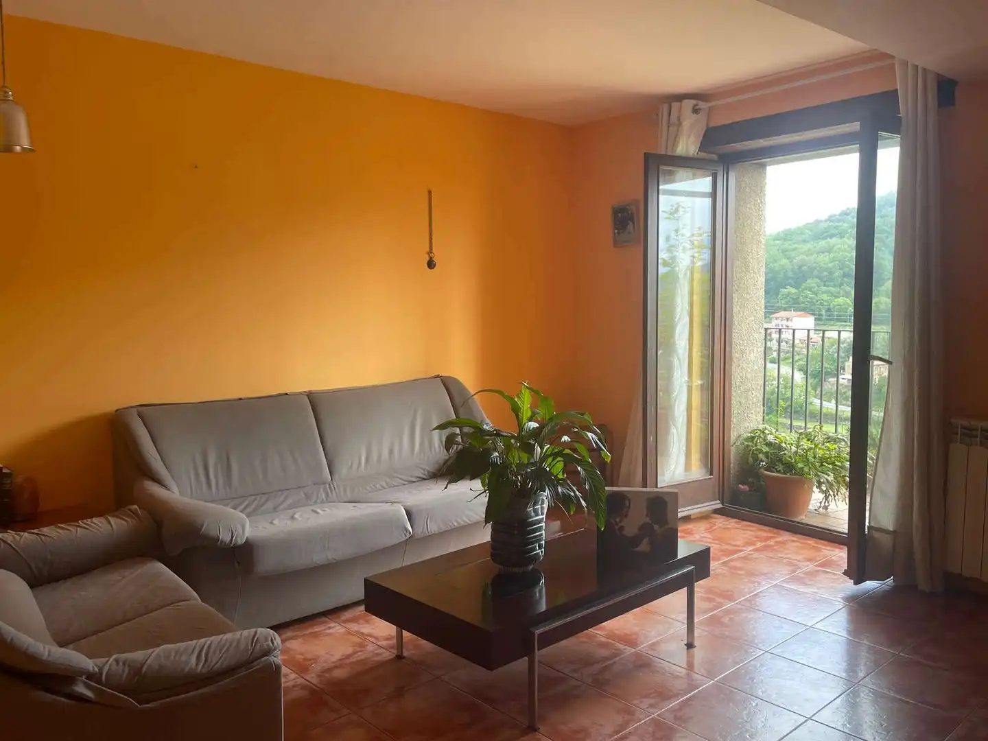Sala d'estar de Finca rústica en venda en Castellfollit de la Roca amb Calefacció i Balcó