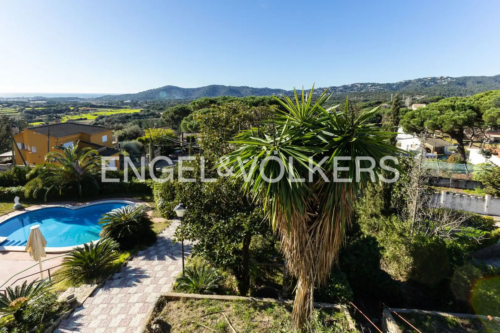 Vista exterior de Casa o xalet en venda en Palafolls amb Calefacció, Jardí privat i Terrassa