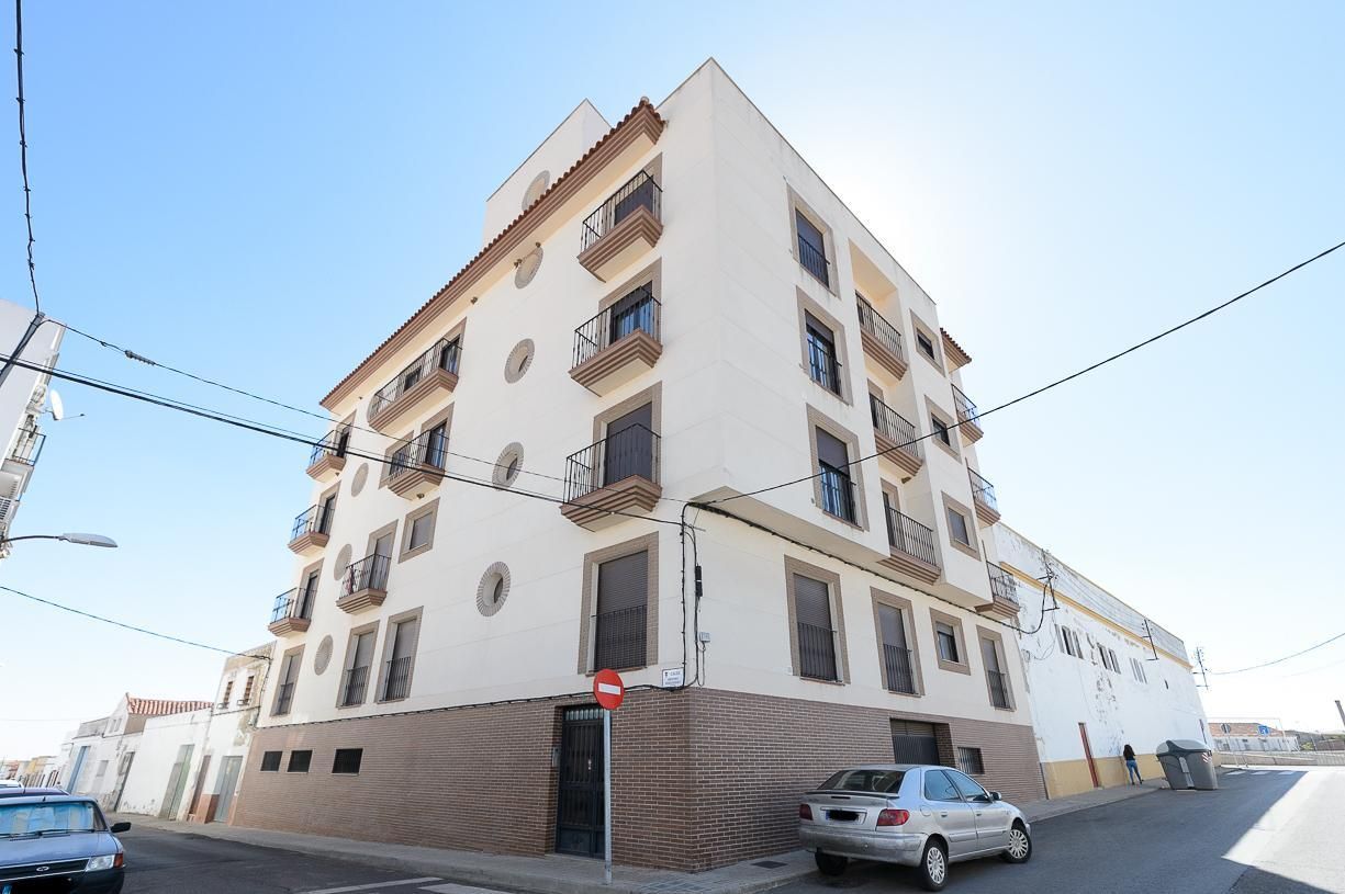 Exterior view of Garage for sale in Almendralejo