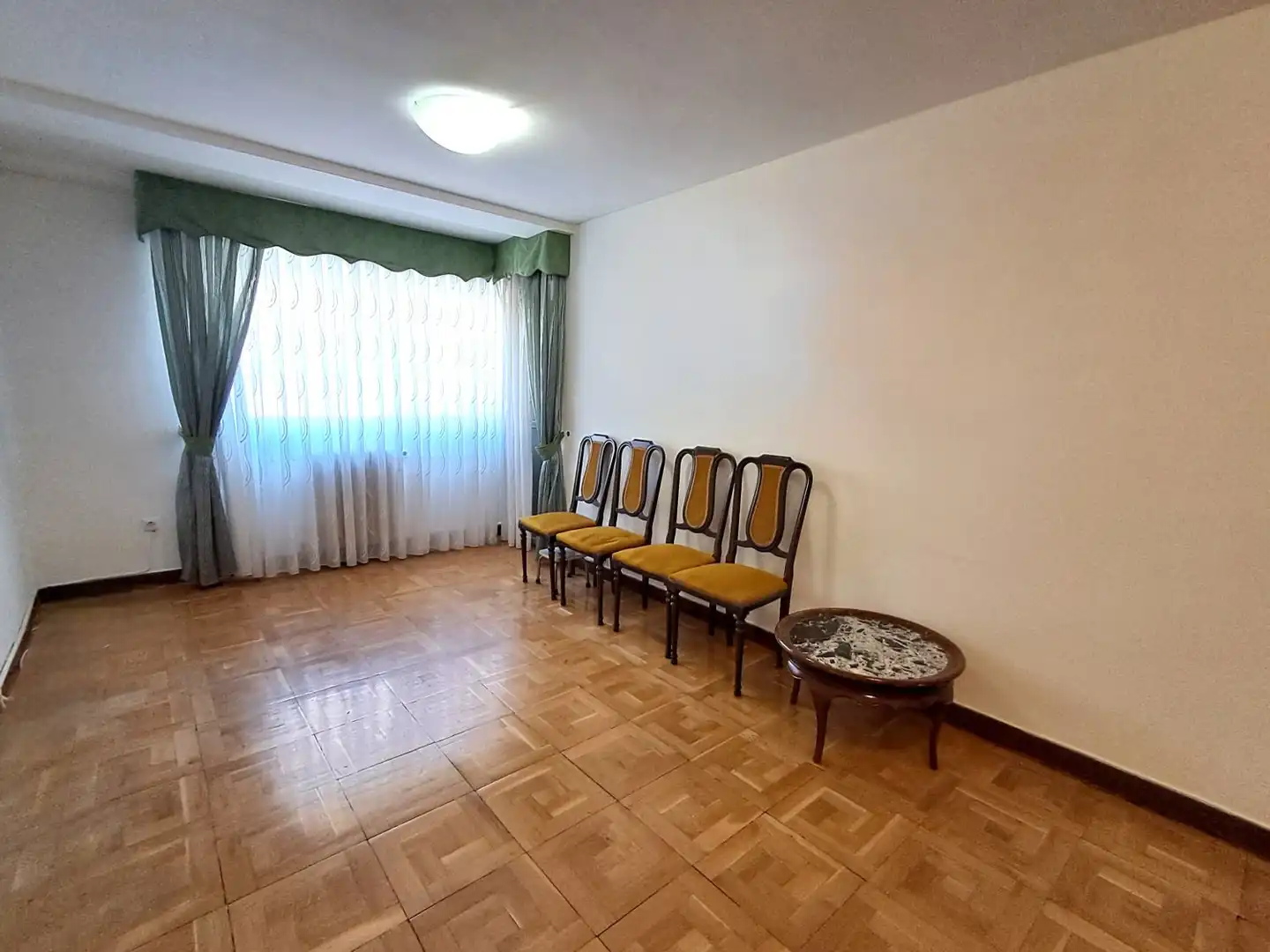 Sala d'estar de Pis en venda en Valladolid amb Calefacció, Parquet i Terrassa