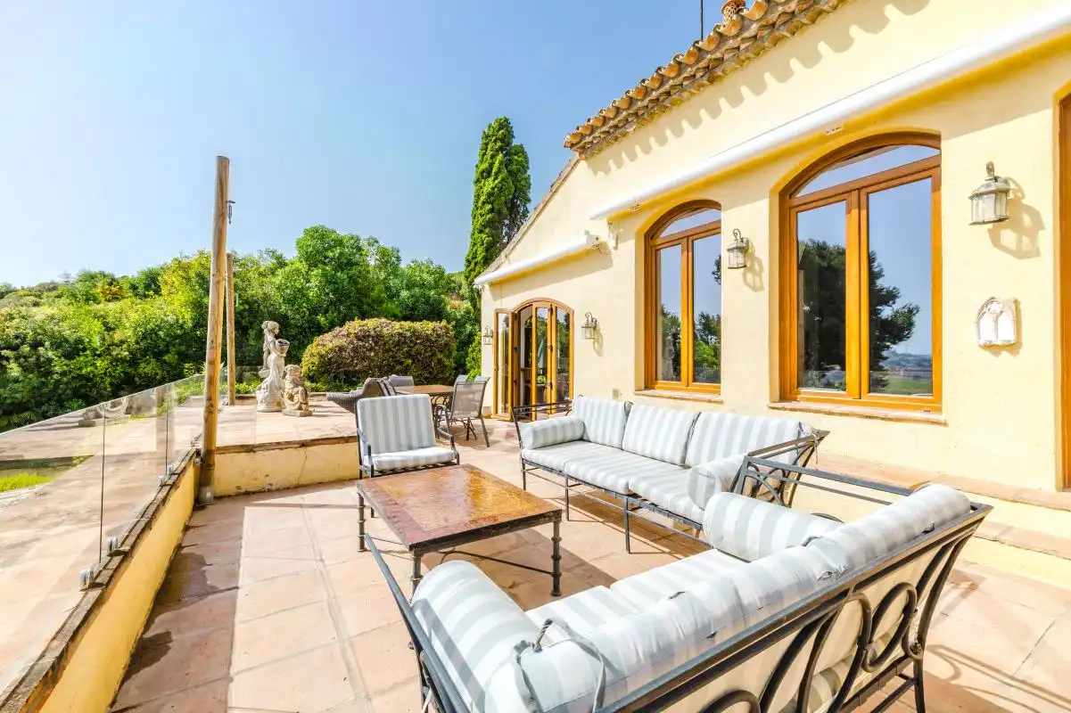Terrassa de Casa o xalet en venda en Estepona amb Aire condicionat, Calefacció i Jardí privat