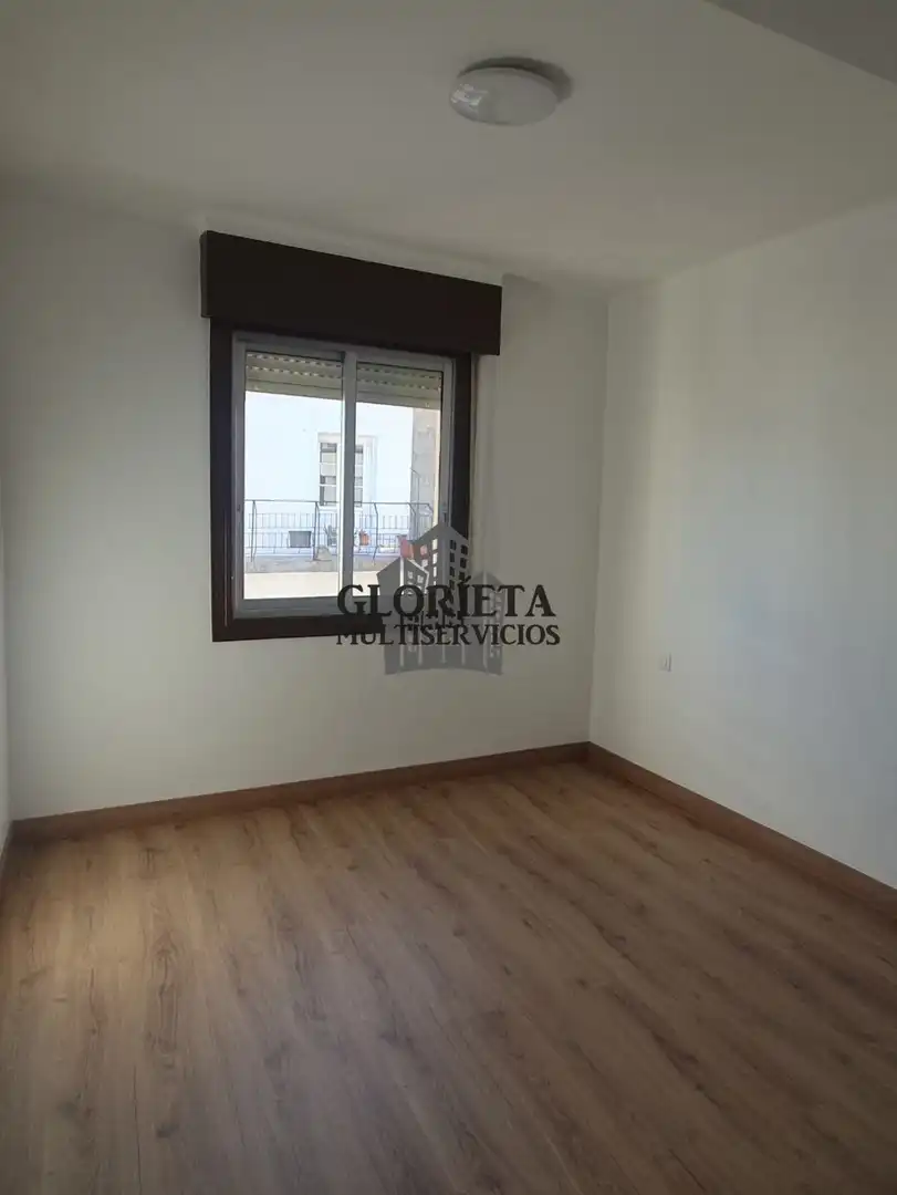 Habitación de Piso en venta en Vigo  con Calefacción, Terraza y Trastero