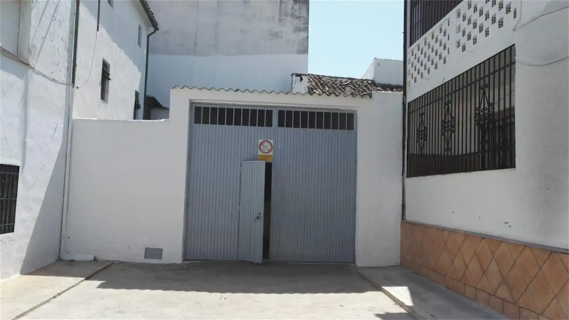 Vista exterior de Casa adosada en venda en Rute, Córdoba