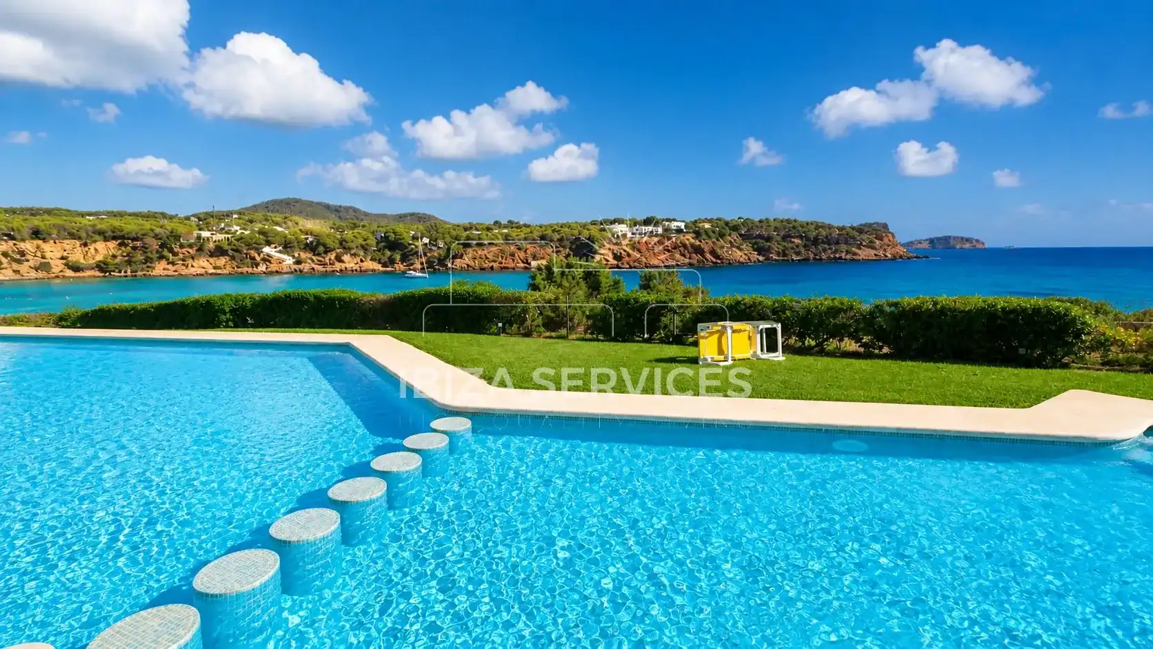 Piscina de Piso de alquiler en Santa Eulària des Riu con Aire acondicionado, Jardín privado y Piscina