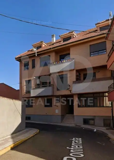 Vista exterior de Piso en venta en Valverde de la Virgen con Calefacción y Terraza