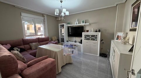 SE VENDE PRECIOSA CASA CON PISCINA EN LA ZONA DEL NUEVO MARTOS 📍 POR 259.000€!