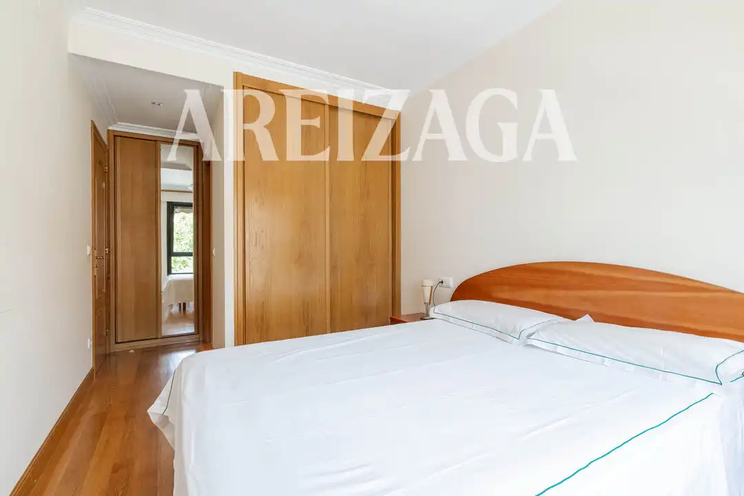 Dormitori de Pis en venda en Donostia - San Sebastián  amb Aire condicionat, Calefacció i Terrassa
