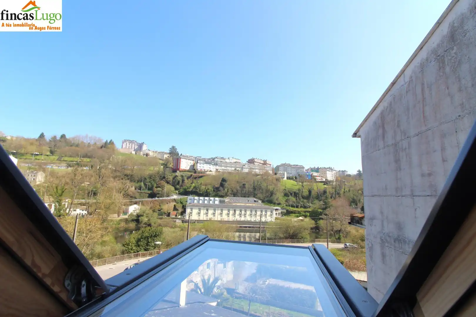 Vista exterior de Casa o xalet en venda en Lugo amb Calefacció