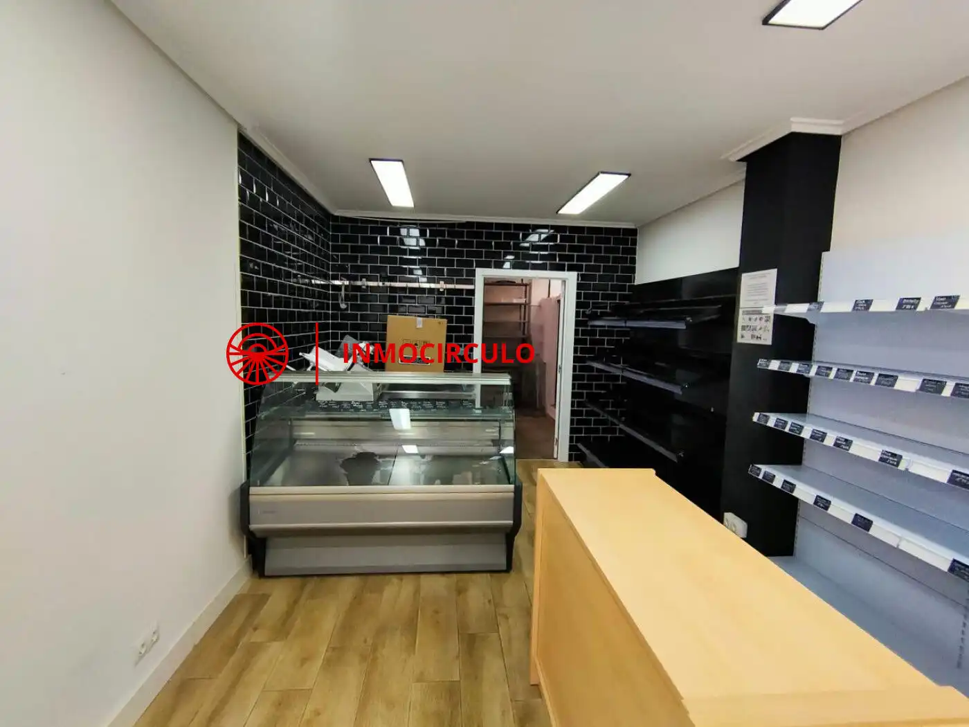 Local comercial de lloguer a Calle Calle de Doña Berenguela, imagen 2