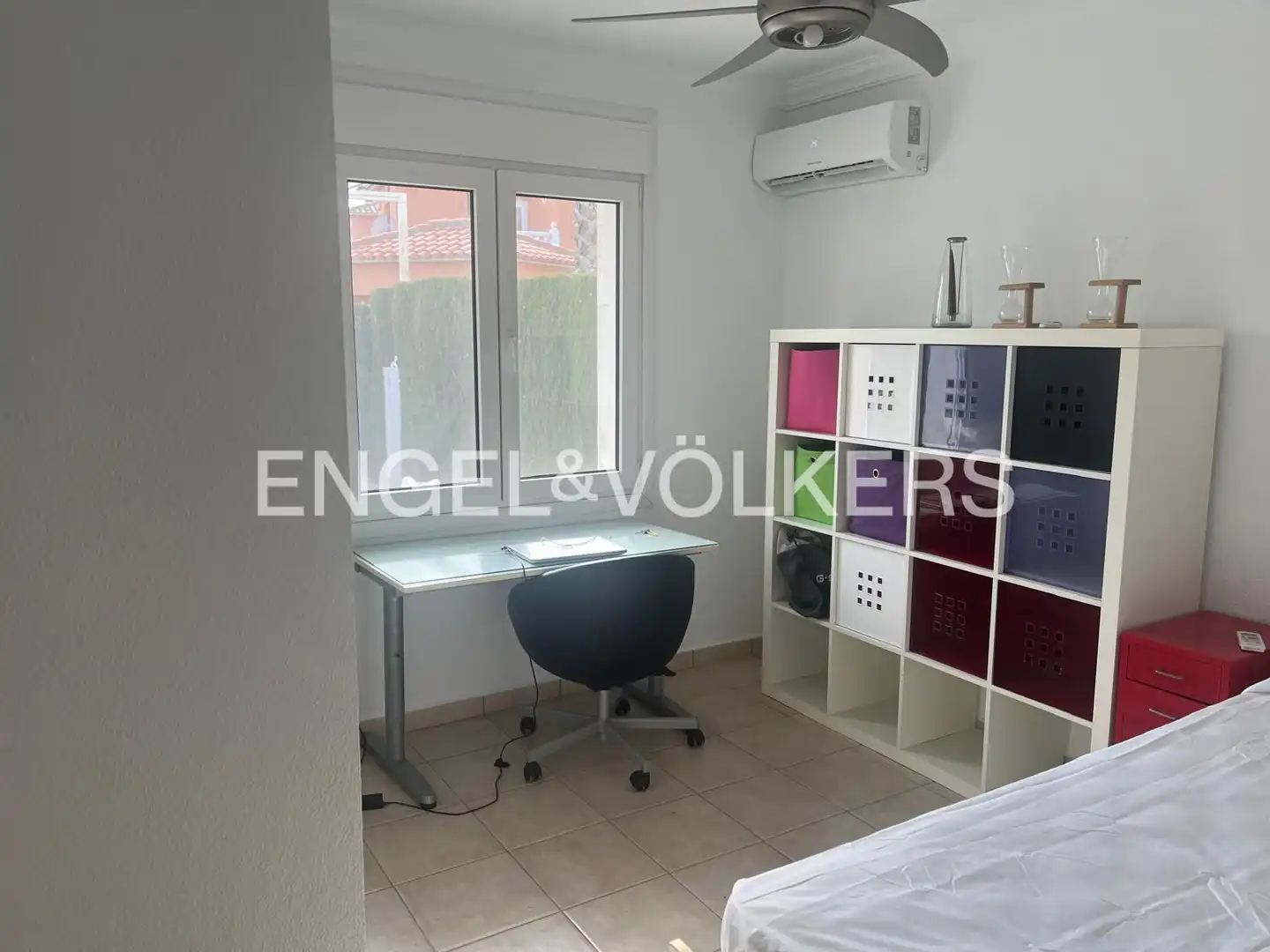 Habitación de Casa adosada de alquiler en Oliva con Aire acondicionado, Calefacción y Jardín privado