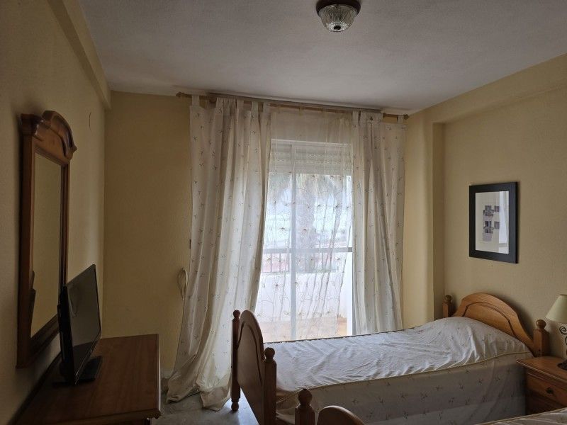 Dormitori de Casa o xalet en venda en Motril amb Terrassa, Piscina i Piscina comunitària
