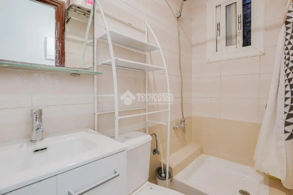 Baño de Piso en venta en L'Hospitalet de Llobregat con Aire acondicionado y Calefacción