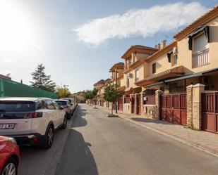 Vista exterior de Casa adosada en venda en Armilla amb Aire condicionat, Terrassa i Balcó