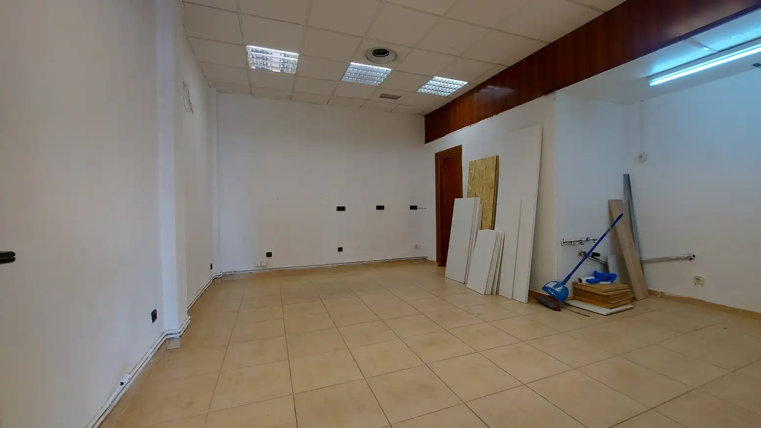 Local de lloguer a Avenida Solidaridad, Residencia