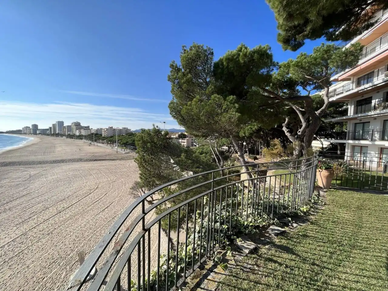 Vista exterior de Garaje en venta en Castell d'Aro, Platja d'Aro i s'Agaró con Alarma