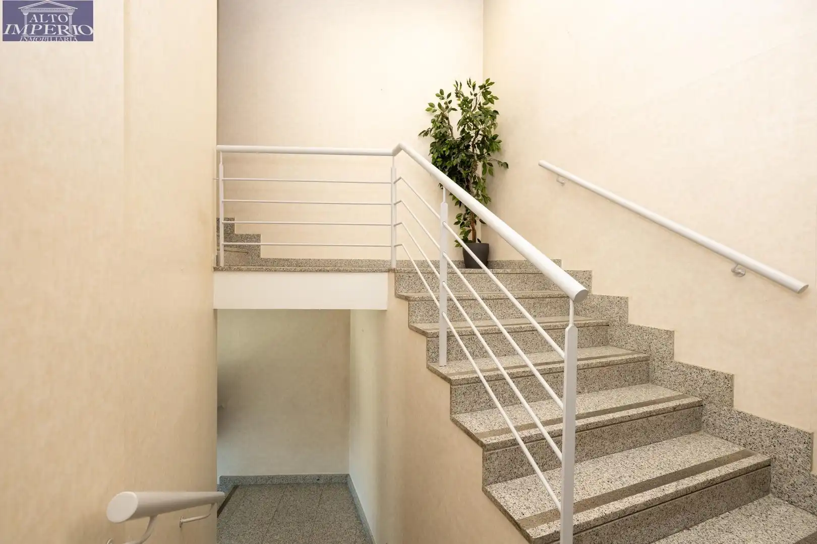 Inmuebles singulares con ascensor en venta en Peligros, imagen 36