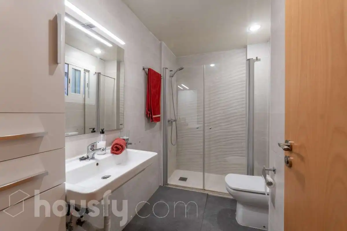 Bathroom of Flat for sale in Vilanova i la Geltrú  with Air Conditioner and Balcony