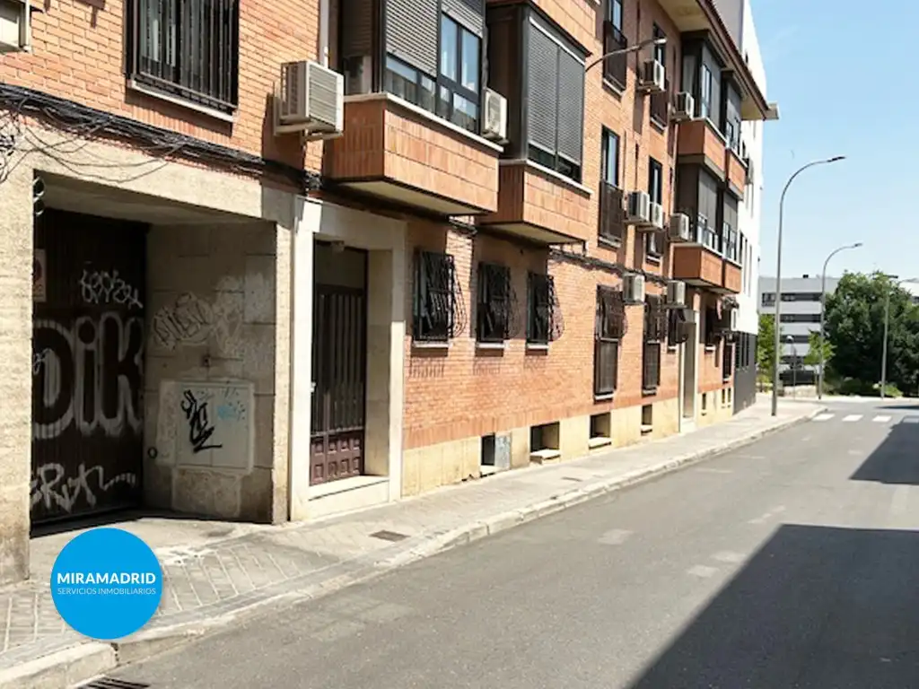 Außenansicht von Garage zum Verkauf in Madrid
